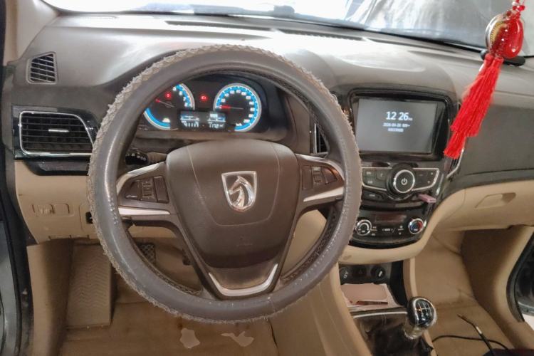 Used Baojun 730 2014 1.5L manual luxury trim 7 seats Steering Wheel