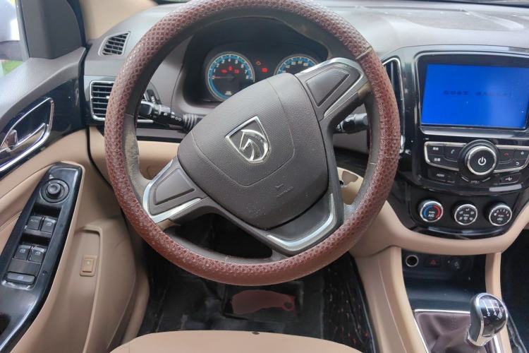 Used Baojun 730 2014 1.5L manual Comfort ESP version 7 seats Steering Wheel