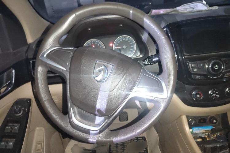 Used Baojun 730 2014 1.5L manual Comfort ESP version 7 seats Steering Wheel