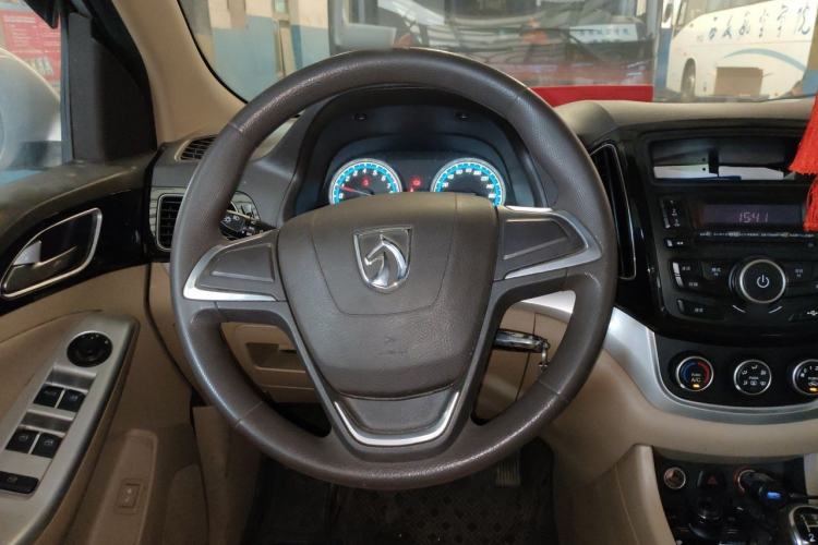 Used Baojun 730 2014 1.5L manual standard trim 7 seats Steering Wheel