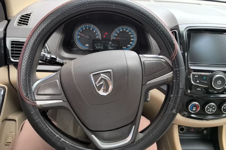 Used Baojun 730 2014 1.5L manual Comfort ESP version 7 seats Steering Wheel