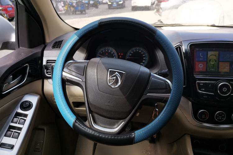 Used Baojun 730 2014 1.5L manual standard trim 7 seats Steering Wheel