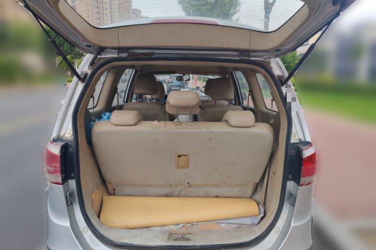 Used Baojun 730 2014 1.5L manual Comfort version 7 seats Trunk