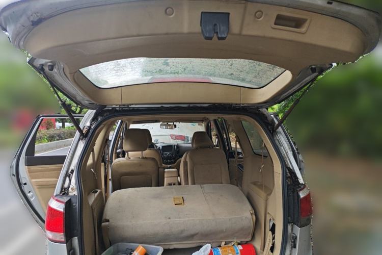 Used Baojun 730 2014 1.5L manual Comfort version 7 seats Trunk