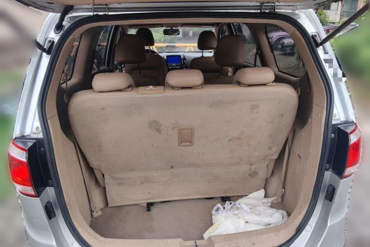 Used Baojun 730 2014 1.5L manual Comfort ESP version 7 seats Trunk
