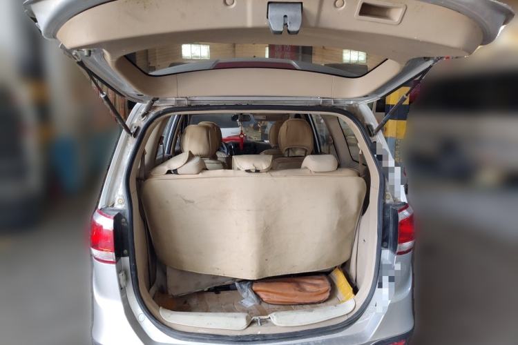 Used Baojun 730 2014 1.5L manual standard trim 7 seats Trunk