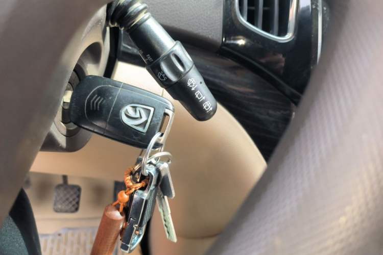 Used Baojun 730 2014 1.5L manual Comfort version 7 seats Vehicle Key