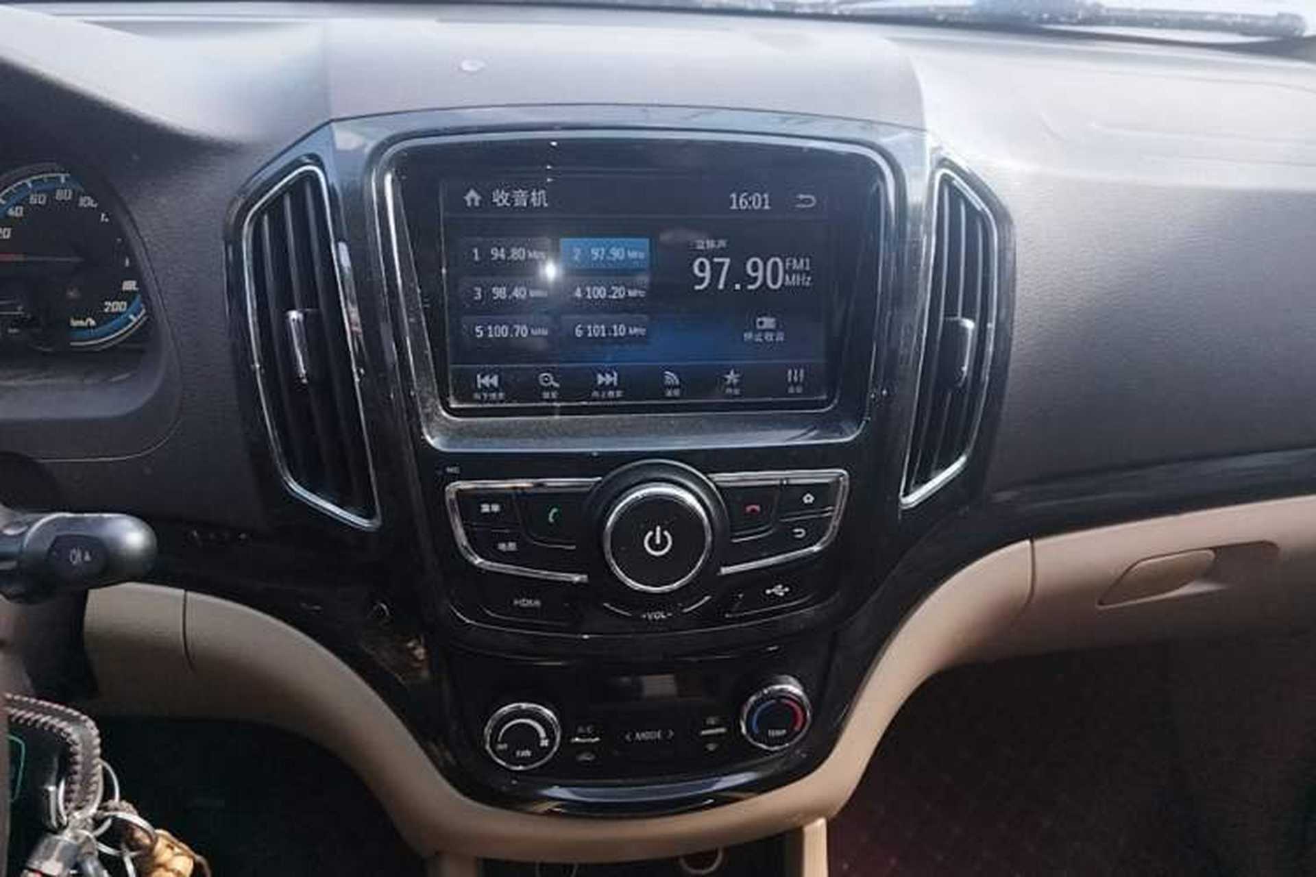 Used Baojun 730 2014 1.5L Manual Luxury Navigation ESP Version 7 Seats Audio And AC Panel