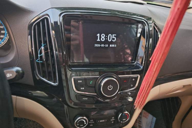 Used Baojun 730 2014 1.5L Manual Luxury Navigation ESP Version 7 Seats Audio And AC Panel
