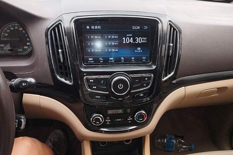 Used Baojun 730 2014 1.5L Manual Luxury Navigation ESP Version 7 Seats Audio And AC Panel