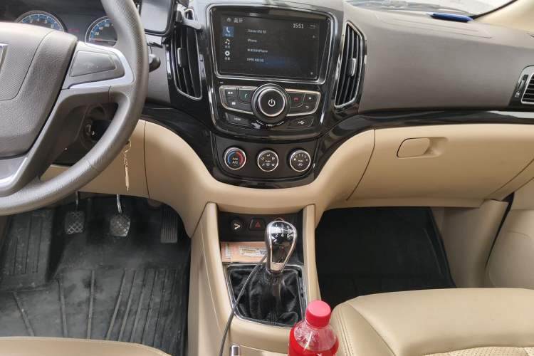 Used Baojun 730 2014 1.5L manual Comfort ESP version 7 seats Audio And AC Panel
