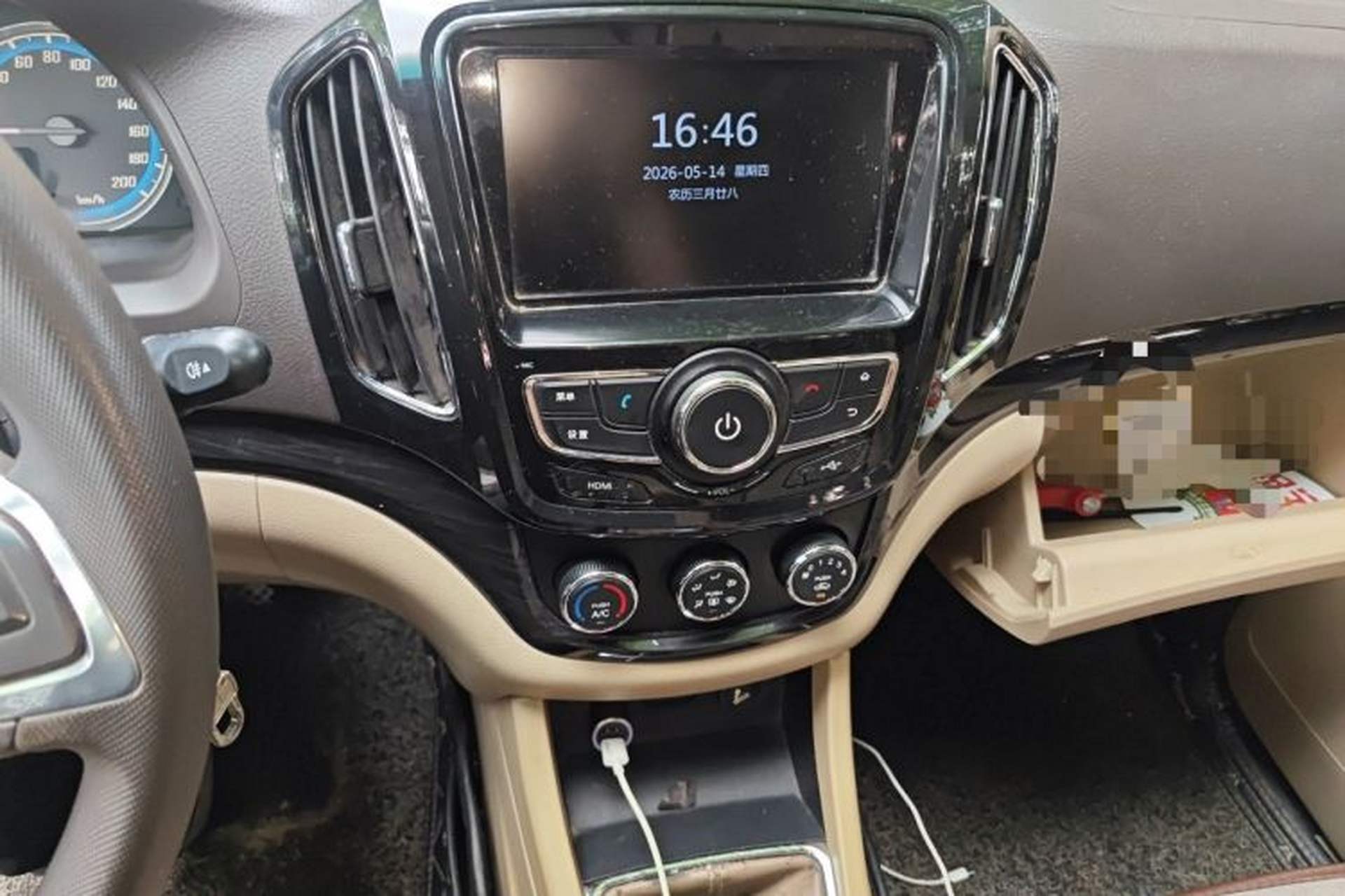 Used Baojun 730 2014 1.5L manual Comfort version 7 seats Audio And AC Panel