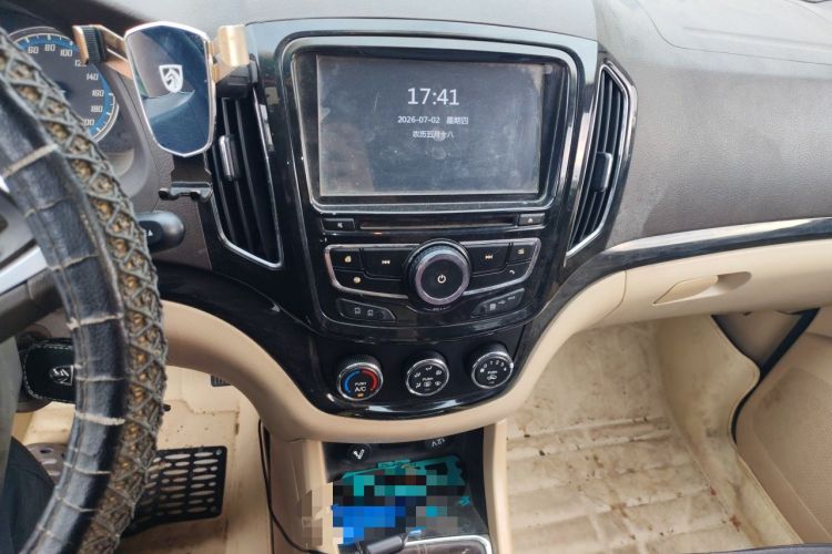 Used Baojun 730 2014 1.5L manual Comfort ESP version 7 seats Audio And AC Panel