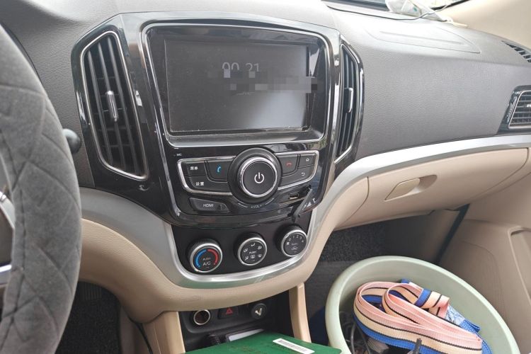 Used Baojun 730 2014 1.5L manual standard trim 7 seats Audio And AC Panel