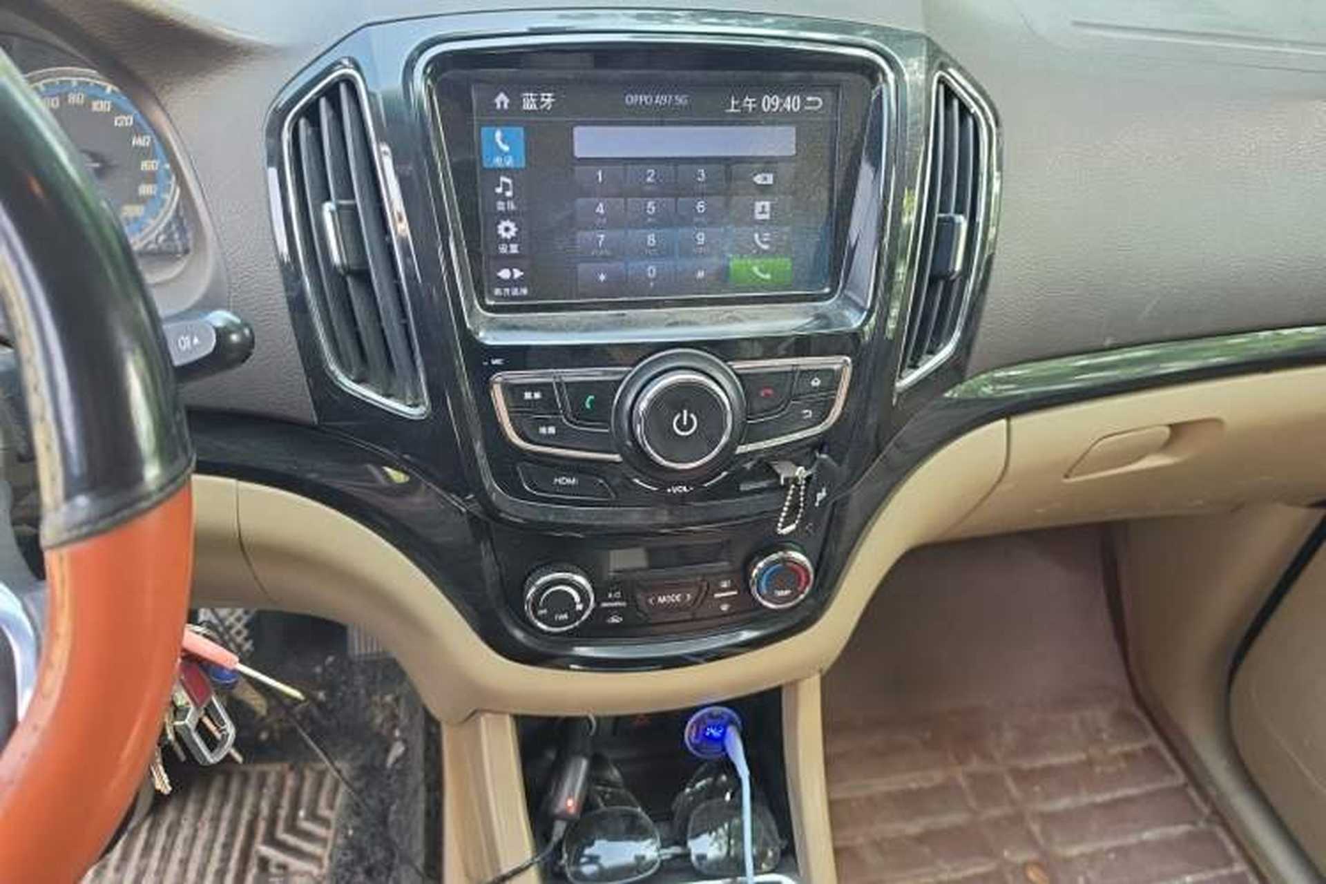 Used Baojun 730 2014 1.5L Manual Luxury Navigation ESP Version 7 Seats Audio And AC Panel