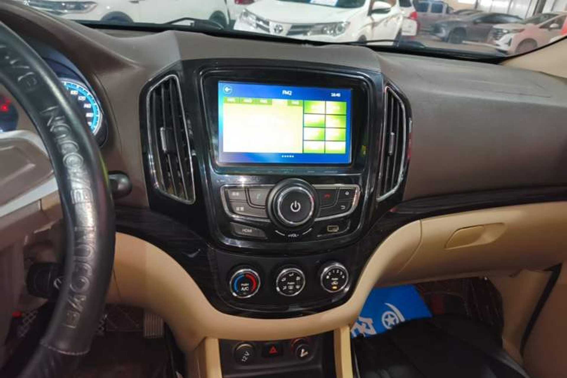 Used Baojun 730 2014 1.5L manual Comfort ESP version 7 seats Audio And AC Panel