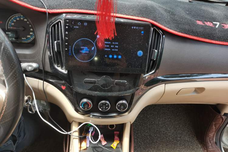 Used Baojun 730 2014 1.5L manual Comfort version 7 seats Audio And AC Panel