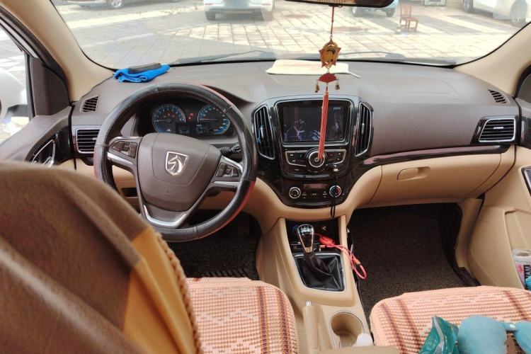 Used Baojun 730 2014 1.5L Manual Luxury Navigation ESP Version 7 Seats Center Console