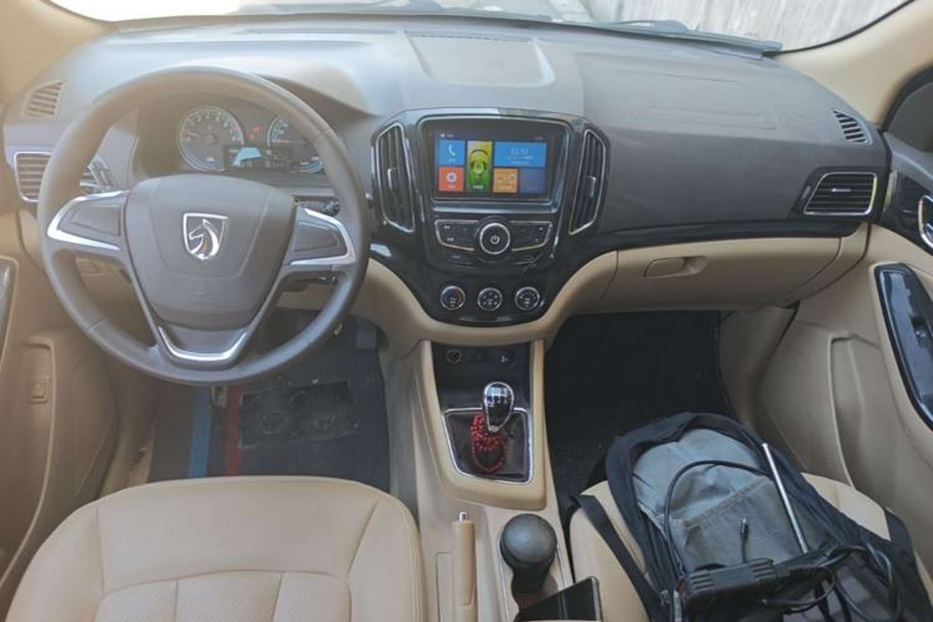 Used Baojun 730 2014 1.5L manual Comfort version 7 seats Center Console