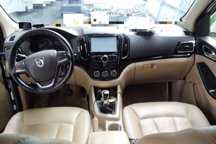Used Baojun 730 2014 1.5L manual Comfort version 7 seats Center Console