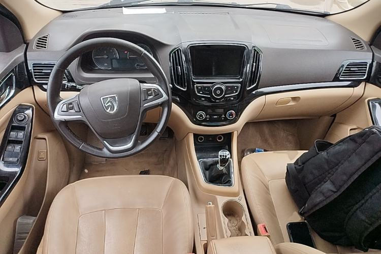 Used Baojun 730 2014 1.5L Manual Luxury Navigation ESP Version 7 Seats Center Console