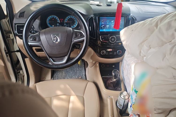 Used Baojun 730 2014 1.5L Manual Luxury Navigation ESP Version 7 Seats Center Console