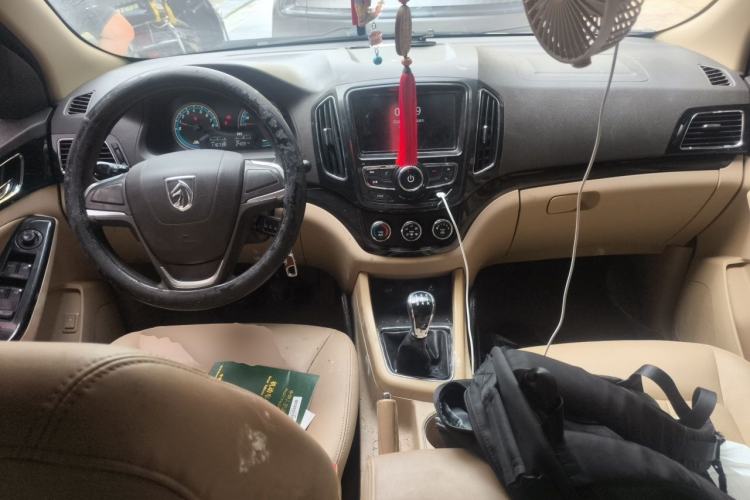 Used Baojun 730 2014 1.5L manual Comfort version 7 seats Center Console