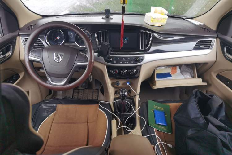 Used Baojun 730 2014 1.5L manual Comfort ESP version 7 seats Center Console