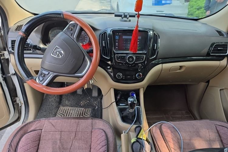 Used Baojun 730 2014 1.5L Manual Luxury Navigation ESP Version 7 Seats Center Console