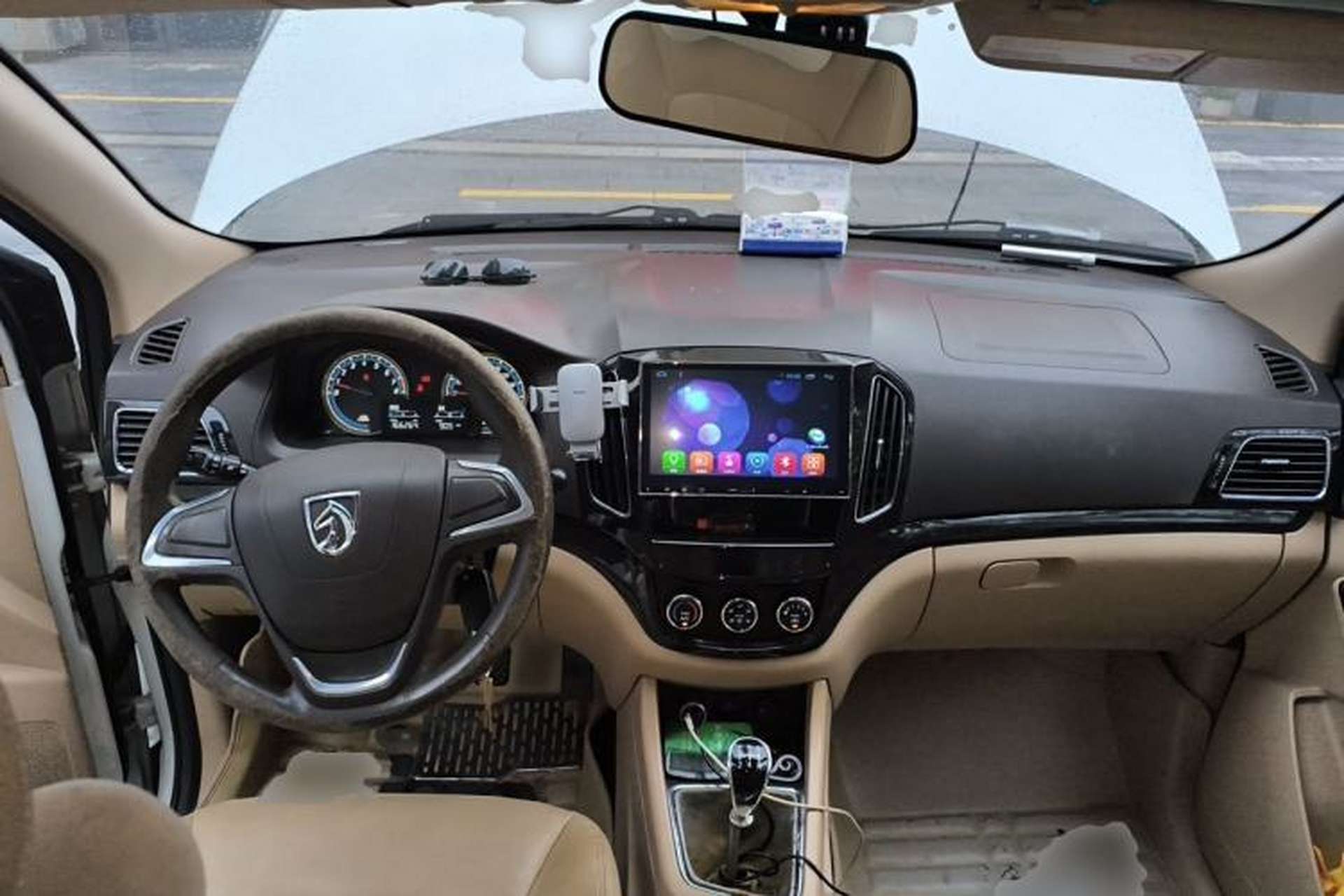 Used Baojun 730 2014 1.5L manual Comfort version 7 seats Center Console