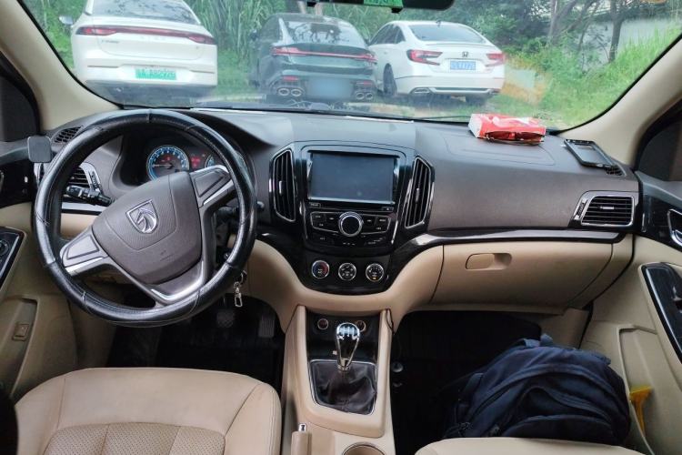 Used Baojun 730 2014 1.5L manual Comfort ESP version 7 seats Center Console