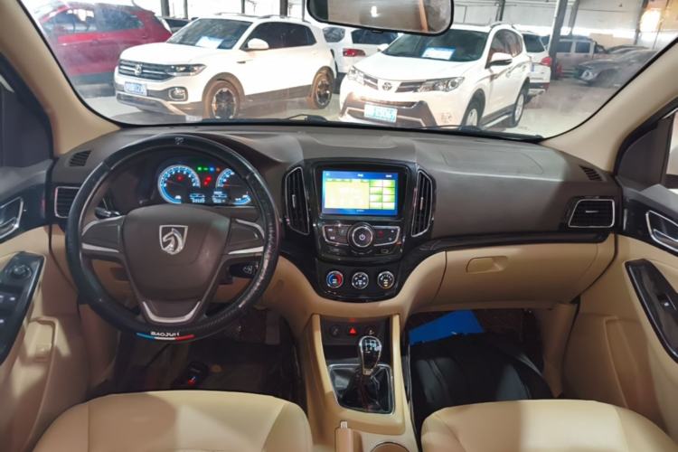 Used Baojun 730 2014 1.5L manual Comfort ESP version 7 seats Center Console