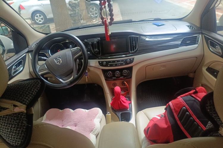 Used Baojun 730 2014 1.5L manual Comfort version 7 seats Center Console