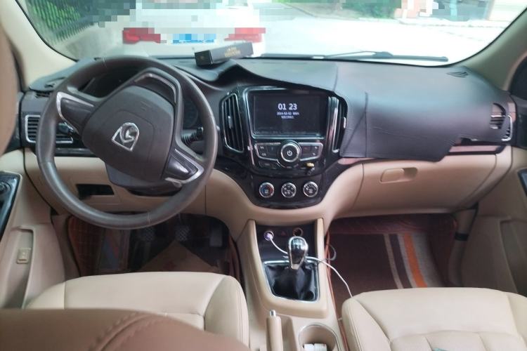 Used Baojun 730 2014 1.5L manual Comfort version 7 seats Center Console