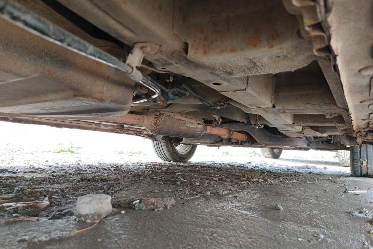 Used Baojun 730 2014 1.8L manual Comfort trim 7-seater Chassis Rear Right