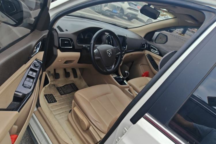 Used Baojun 730 2014 1.5L manual Comfort ESP version 7 seats Driver Seat