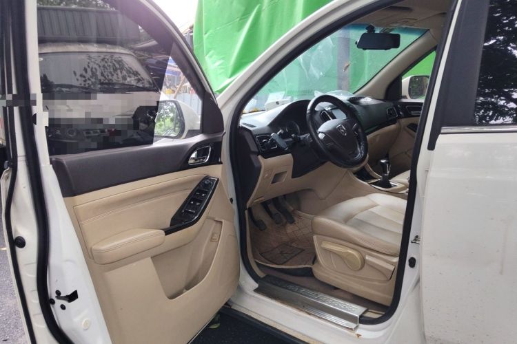 Used Baojun 730 2014 1.5L manual Comfort version 7 seats Driver Seat
