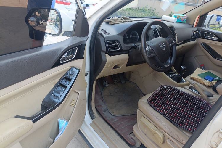Used Baojun 730 2014 1.5L manual Comfort ESP version 7 seats Driver Seat