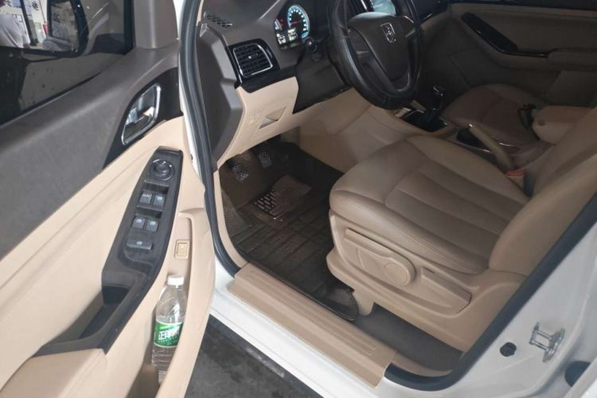 Used Baojun 730 2014 1.5L manual Comfort ESP version 7 seats Driver Seat