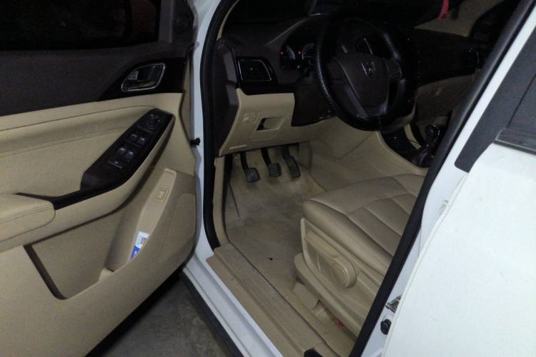 Used Baojun 730 2014 1.5L manual Comfort version 7 seats Driver Seat