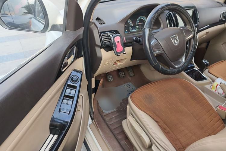 Used Baojun 730 2014 1.5L manual Comfort version 7 seats Driver Seat
