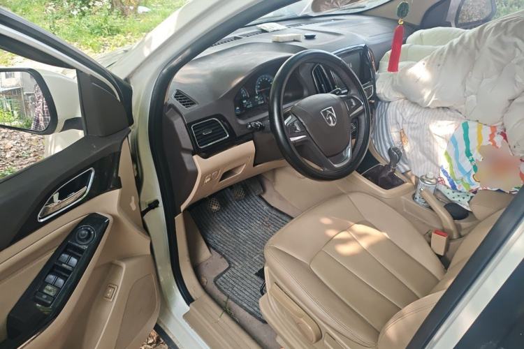 Used Baojun 730 2014 1.5L Manual Luxury Navigation ESP Version 7 Seats Driver Seat