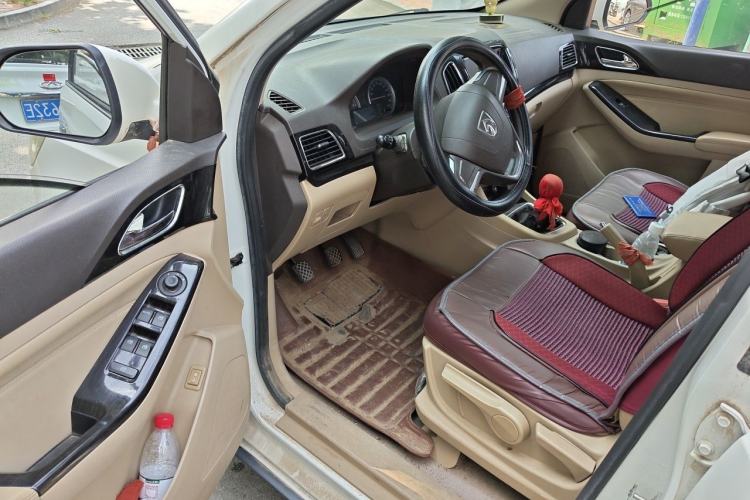 Used Baojun 730 2014 1.5L manual Comfort ESP version 7 seats Driver Seat