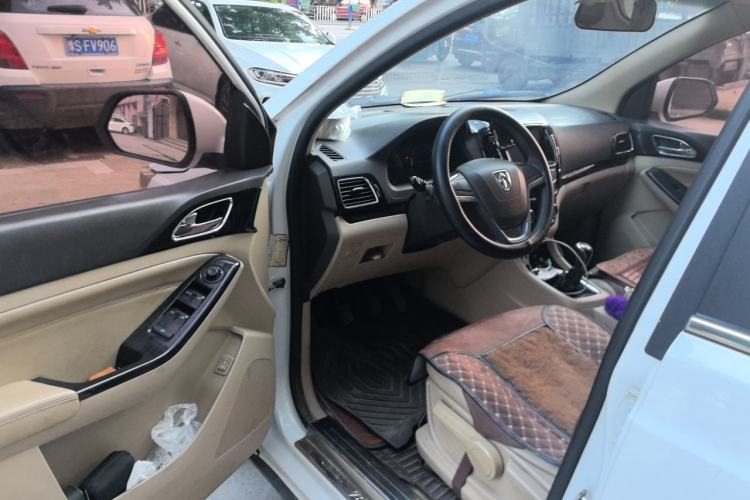 Used Baojun 730 2014 1.5L manual Comfort ESP version 7 seats Driver Seat