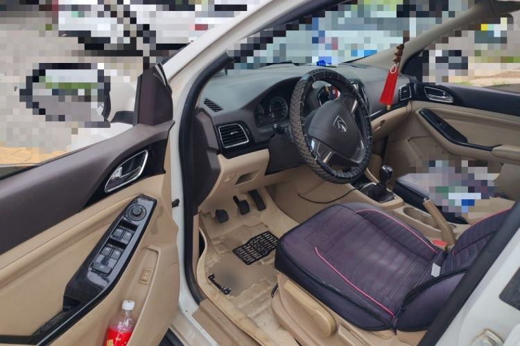 Used Baojun 730 2014 1.5L manual Comfort ESP version 7 seats Driver Seat