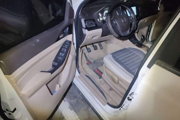 Used Baojun 730 2014 1.5L manual luxury trim 7 seats Driver Seat