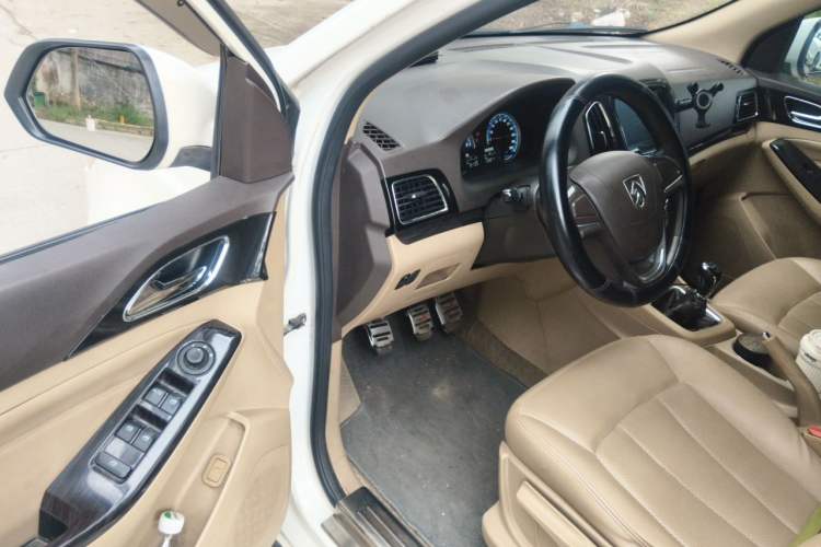 Used Baojun 730 2014 1.8L manual Comfort trim 7-seater Driver Seat