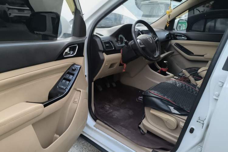 Used Baojun 730 2014 1.5L Manual Luxury Navigation ESP Version 7 Seats Driver Seat