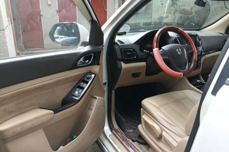 Used Baojun 730 2014 1.5L manual Comfort version 7 seats Driver Seat