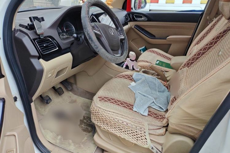 Used Baojun 730 2014 1.5L manual luxury trim 7 seats Driver Seat